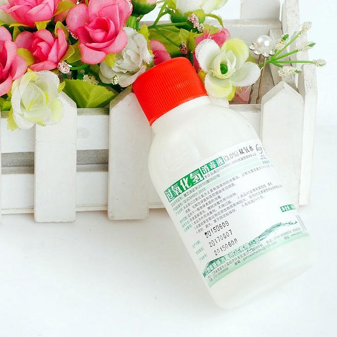 皮膚沾到雙氧水變白用清水洗靠譜嗎