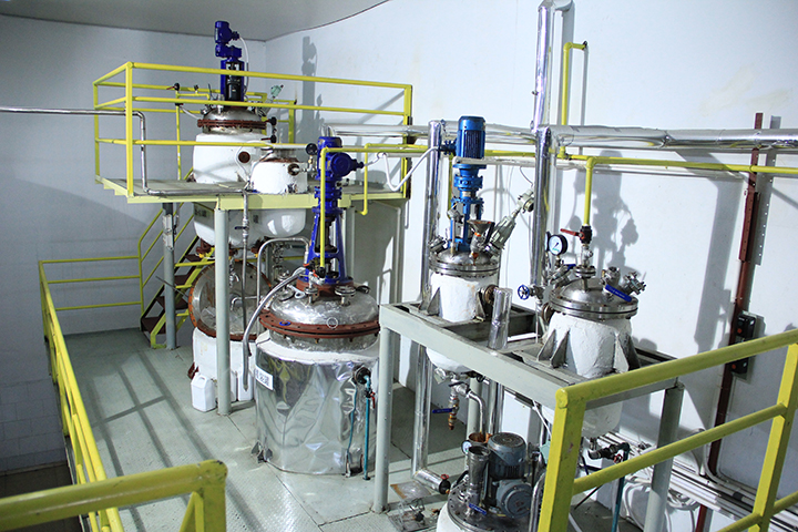 與山東魯北一大型紙業(yè)公司簽訂漂白助劑合同